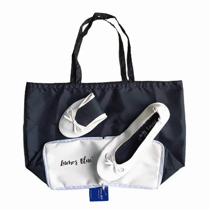 White folding flats with tote