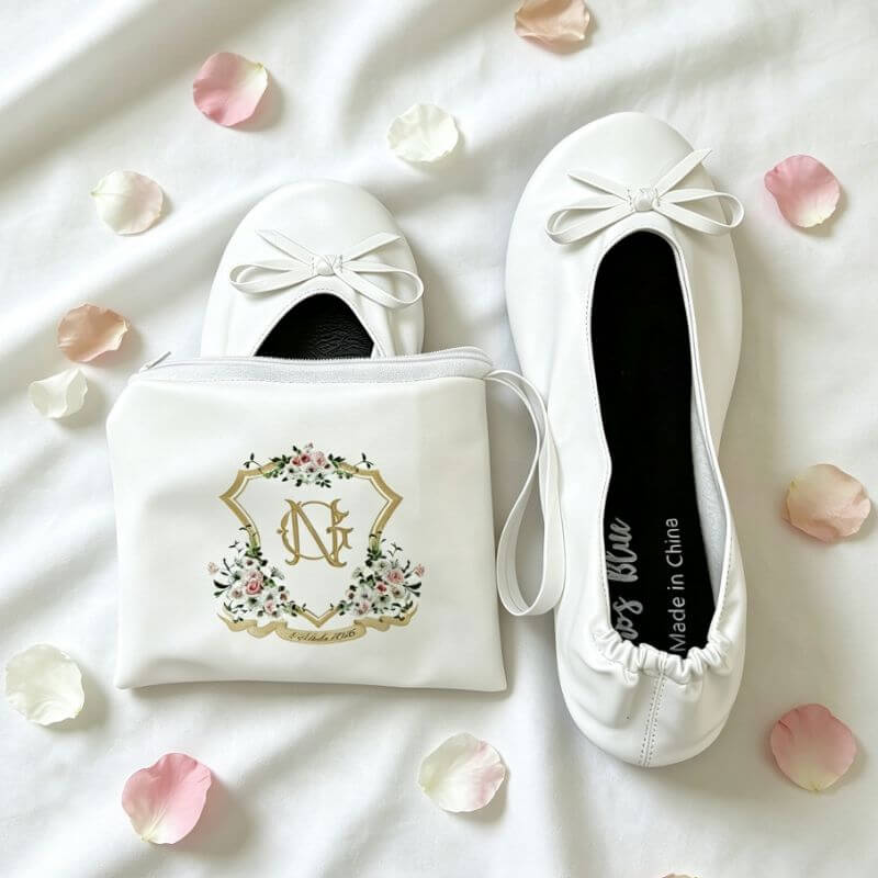 Persoanlized_white_foldable_flats_for_wedding_guests_by_Lumos_Blue